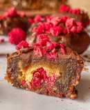 Bombones de dátil, anacardos y frambuesas