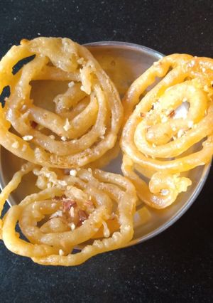 ક્રિસ્પી જલેબી (Crispy Jalebi Recipe in Gujarati) રેસીપી મુખ્ય ફોટો