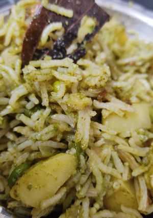 પાલક પુલાવ (Palak Pulao Recipe In Gujarati) રેસીપી મુખ્ય ફોટો