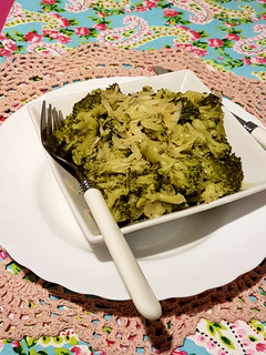 Una foto de Guarnición: brócoli gratinado en aceite de oliva y parmesano