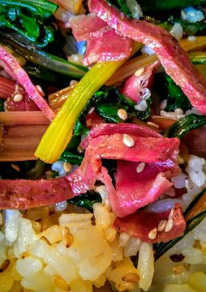 Una foto de ARROZ Mezclado con Acelgas de Colores...!