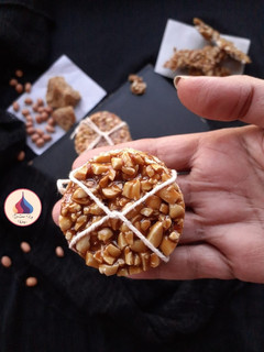 શીંગ ની ચીક્કી (Peanut Chikki recipe in Gujarati) રેસીપી મુખ્ય ફોટો