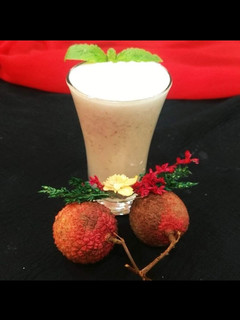 लीची का जूस(Litchi juice recipe in hindi) रेसिपी मुख्य फोटो