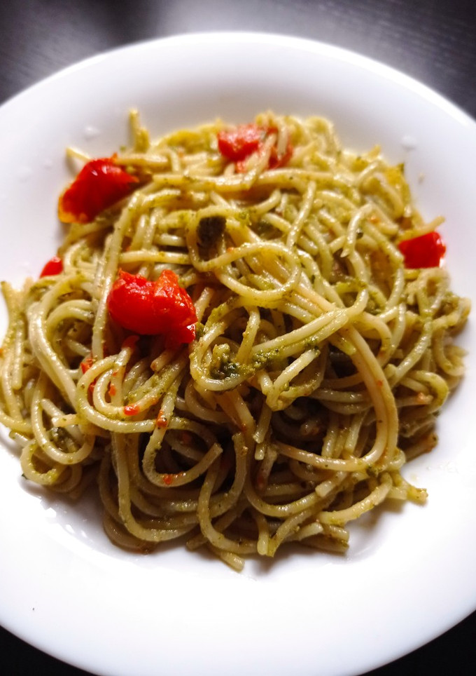 Una foto de Spaghetti con pesto de pistachos