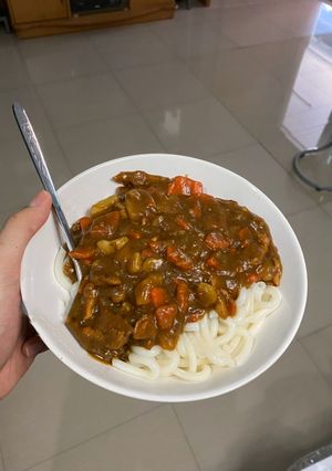 รูปของ แกงกะหรี่ใส่เส้นอุด้ง (カレーうどん)