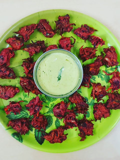 கேரட் பீட்ரூட் பகோடா (Carrot beetroot pakoda recipe in tamil) செய்முறை முக்கிய புகைப்படம்
