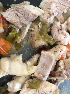 Una foto de Pollo con verduras fácil y rápido