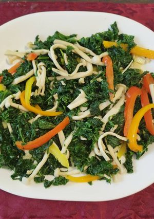 羽衣甘藍拌鮮菇彩椒 的食譜成品照片