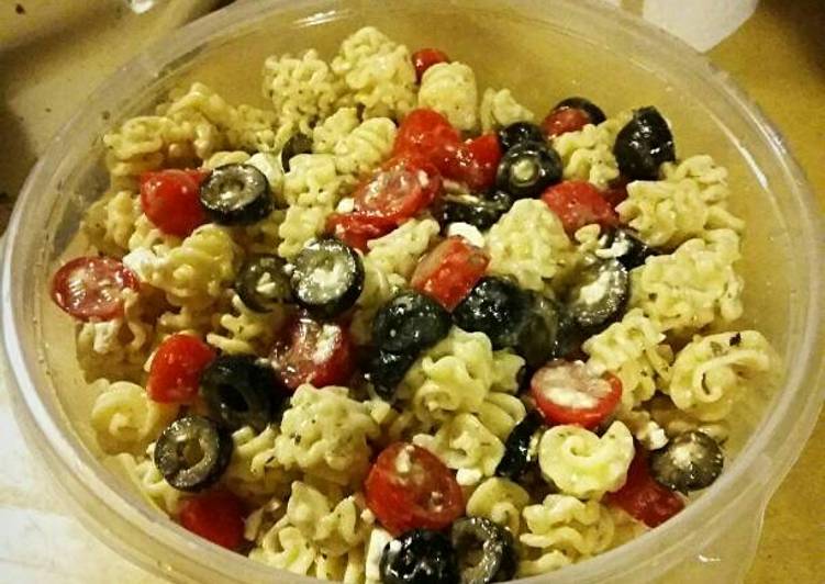 Ridiculously Easy Greek Inspired Pasta Salad
