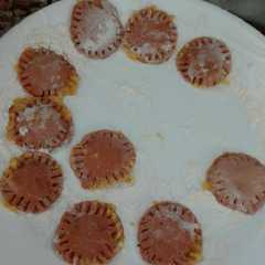 Una foto de Sorrentino con masa de Remolacha y rellenos de Calabaza