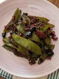 Tirabeques con ajo negro