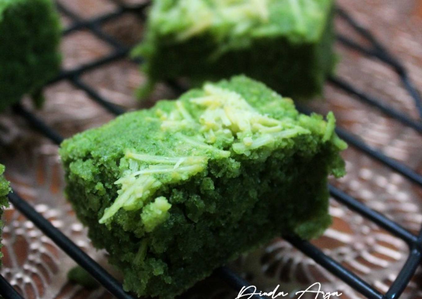 Bolu Bayam Keju