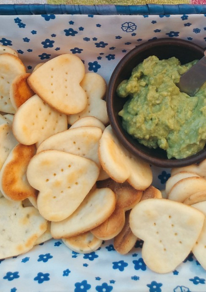 Una foto de Bizcochitos Provenzal Gluten free ❣️ con Dip de palta 🥑