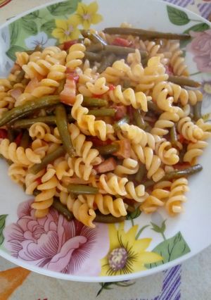 Foto di Pasta con fagiolini, pancetta e pomodori