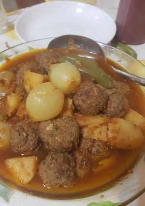 صورة لوصفة كرات الكفتة مع البصل والبطاطا