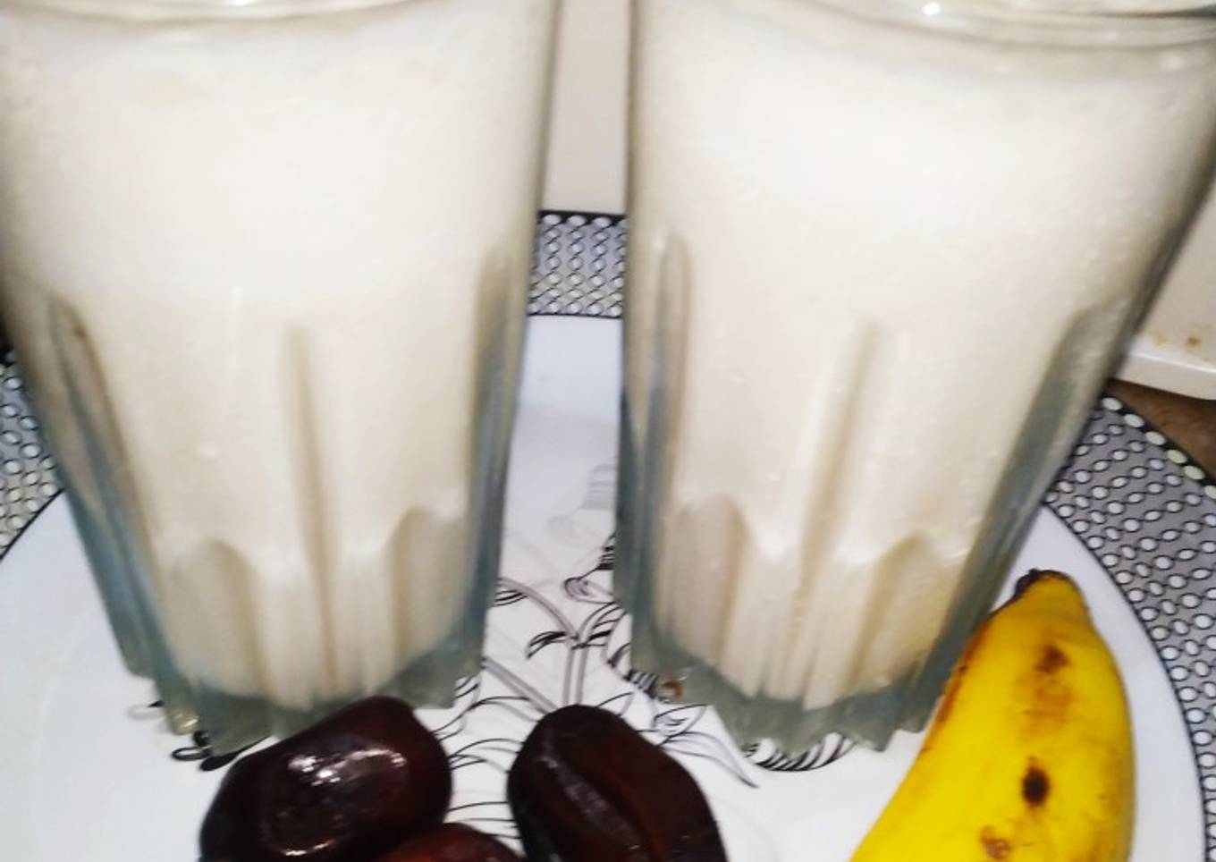 Milk banana date shake