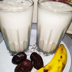 Milk banana date shake A picture of Milk banana date shake.