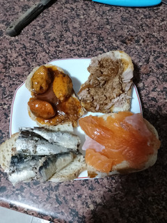 Una foto de Tostas Marineras