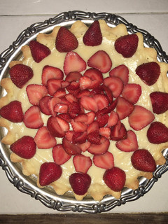 Una foto de Tarta de frutilla con crema pastelera