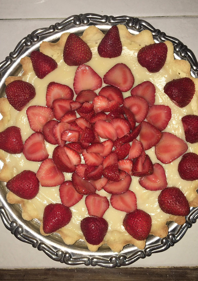 Una foto de Tarta de frutilla con crema pastelera