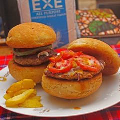 A picture of Homemade HamBurgers 😋.