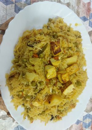 A picture of Green peas potato paneer polaw / basmati rice.