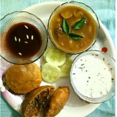 A picture of Stuff kachori with aloo sabzi.