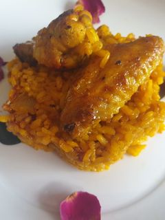 Una foto de Arroz con pollo al curry
