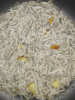 Una foto de Gulas con ajillos 🪱