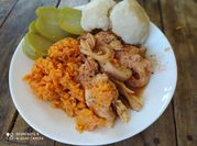 Una foto de kefir pollo