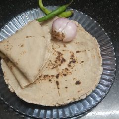 A picture of Jowar Bhakari.