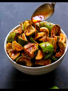 કેરી લસણ નું અથાણું (Keri Lasan Athanu Recipe In Gujarati) રેસીપી મુખ્ય ફોટો