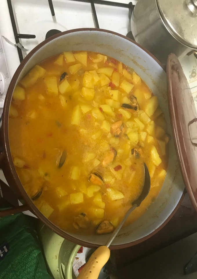 Una foto de Mejillones con patatas