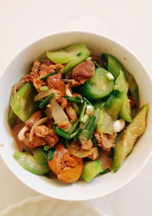 Hình của món Lòng gà xào mướp.