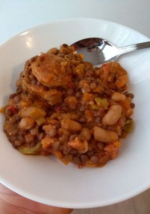 Una foto de Guiso de lentejas, Porotos, chorizo y zapallo