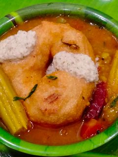 मसाला उडीद वडा (masala udid vada recipe in marathi) रेसिपी चे मुख्य फोटो 