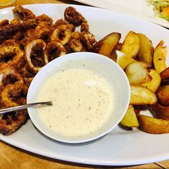 A picture of Calamari with Garlic lemon butter sauce.