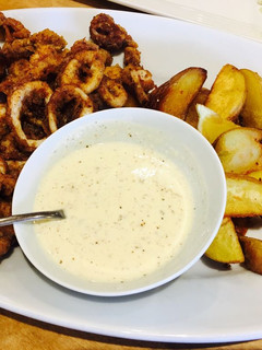 A picture of Calamari with Garlic lemon butter sauce.