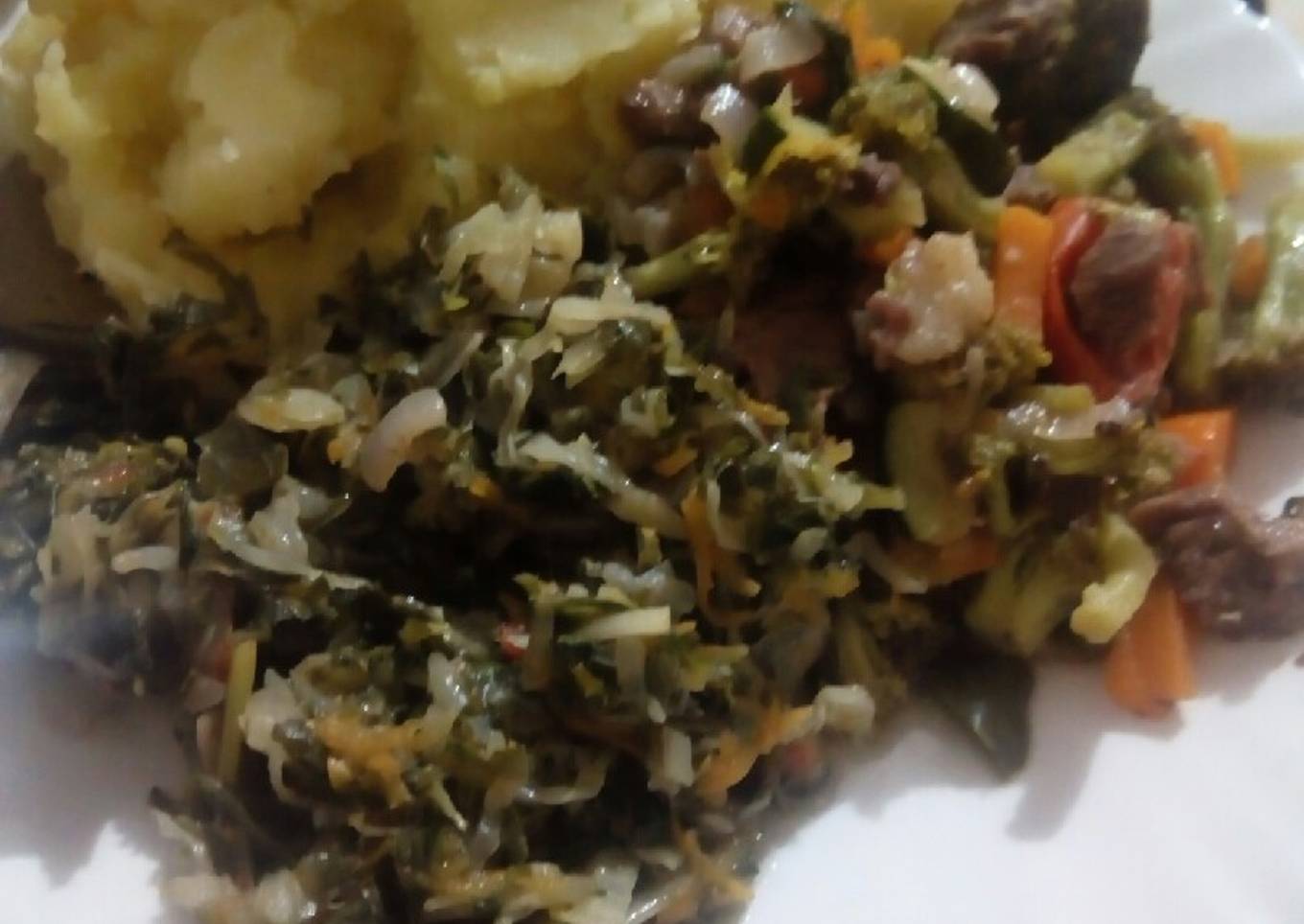 Recipe of Perfect Mashed Bananas with brocoli meat stew and steamed
cabbages