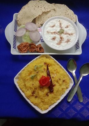 अरहर दाल खिचड़ी (Arhar dal khichdi recipe in Hindi) रेसिपी मुख्य फोटो
