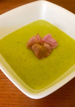 Una foto de Crema de brócoli 100% light!!!