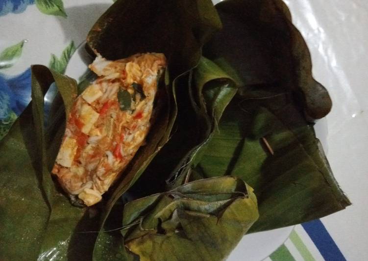 Pepes ikan teri putih mix tahu & kemangi