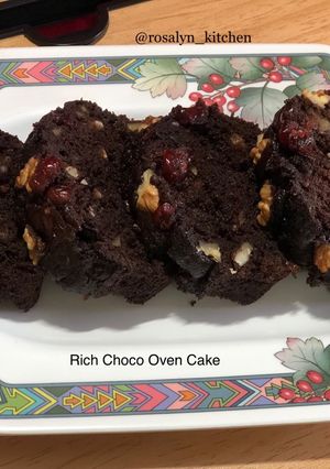 A picture of Rich Choco Oven Cake.