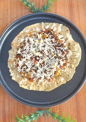 A picture of Papad pizza.