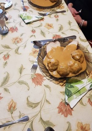 Pulykamell vadasmártással, zsemlegombóccal recept fotója