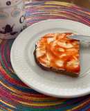 Pan con queso crema y ají