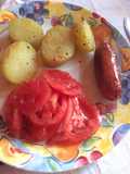 Papas doradas con chorizo parrillero con carne angus