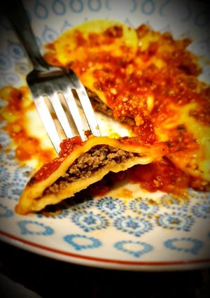Une photo de Ravioli maison farcis au bœuf, sauce tomate au basilic
