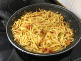Tallarines con tomate fresco y verduras