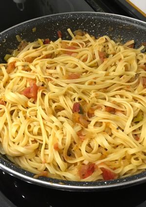 Foto principal de Tallarines con tomate fresco y verduras